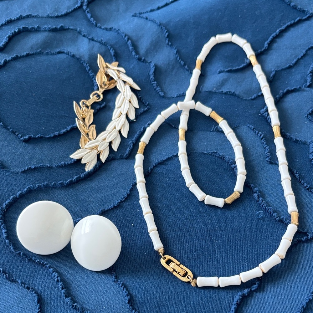 Vintage Old Money Lucite White and Gold Jewelry Set